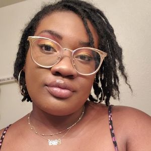 Meet your Posher, Antonia